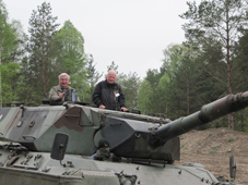 Panzerfahrt mit Leopard 2 ist auch ein Video hinterlegt