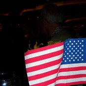 Auf einem amerikanischen Schiff muss auch die Flagge oft sichtbar sein ...obwohl das Schiff es fährt aber billig mit der Bermuda Fahne