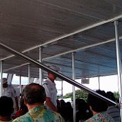 Pearl Harbor auf dem Schiff zur Gedenkstätte. Die Amerikanischen Marinesoldaten auchten auf Ruhe an Bord