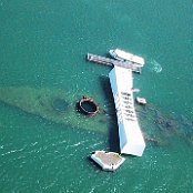Pearl Harbor Das zerstörte Schlachtschiff Arizona. AAuf ihm starben von 1.400 Marinesoldaten bei dem Angriff 1.177 Männer 